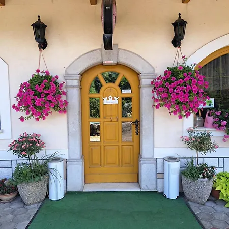 Guest house Kveder
