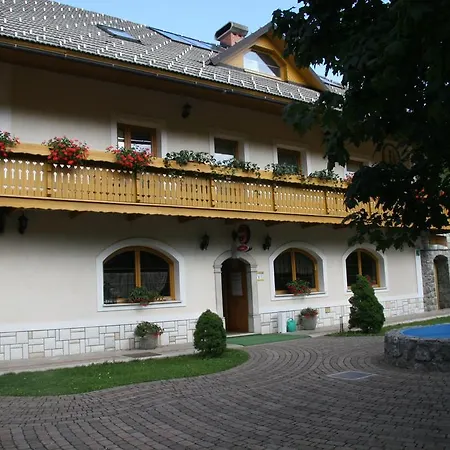 Kveder Guest house 3*