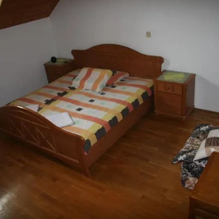 Kveder Guest house 3*