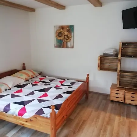 Kveder Guest house 3*